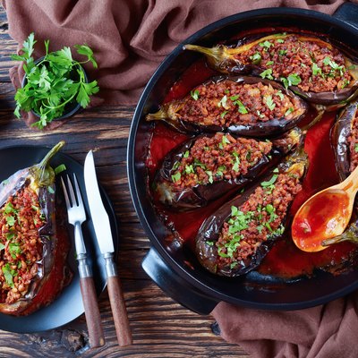 Karniyarik - Stuffed Eggplants on a plate