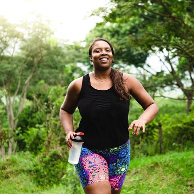 woman exercising in nature for blood glucose homeostasis during exercise