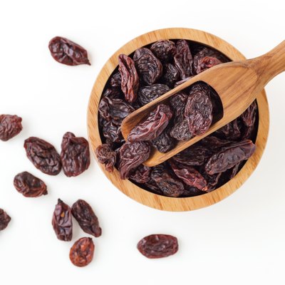 Raisins in wooden bowl