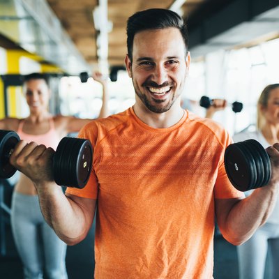 Man doing an upper body superset workout