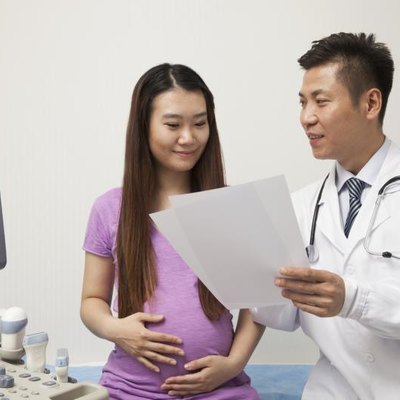 Pregnant woman, doctor