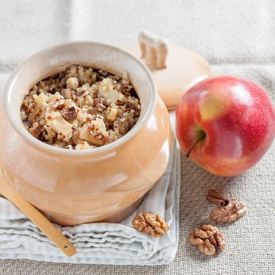 Quinoa porridge with apples and walnuts