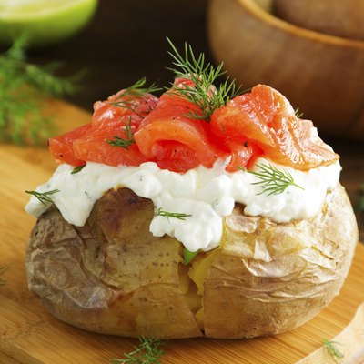 potato with cream of the cream cheese and salted salmon