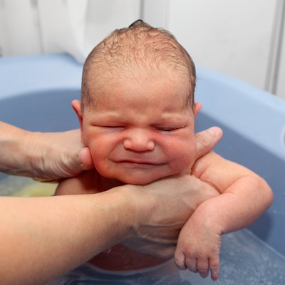 Newborn baby bath
