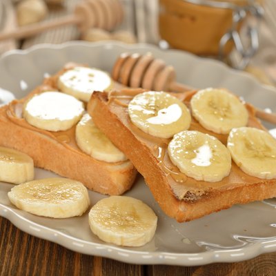 Toast with peanut butter and banana