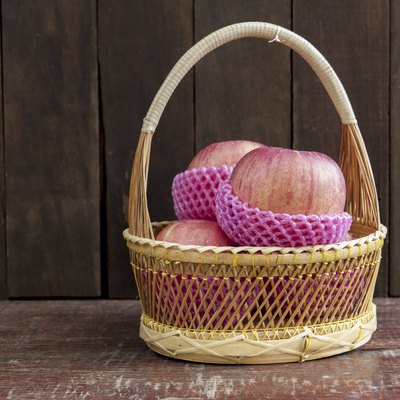 still life with Apple in basket