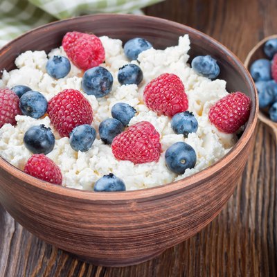 cottage cheese with berries