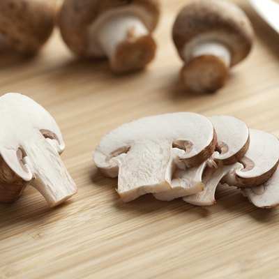 Fresh chestnut mushrooms slices