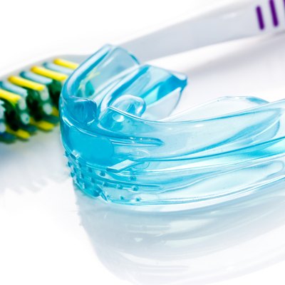 Dental bracket and a toothbrush