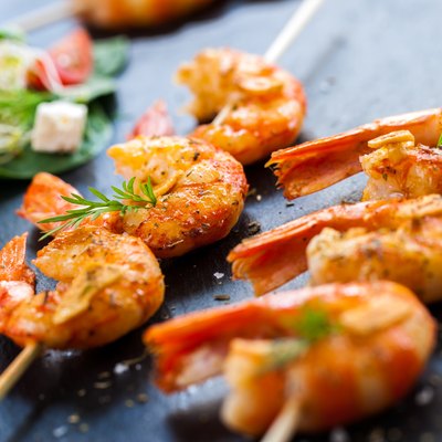 Roasted shrimp starter on skewer.