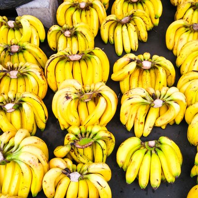 ripe bananas yellow wallpaper