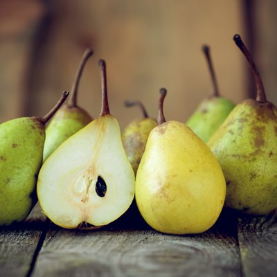 fresh pears lie