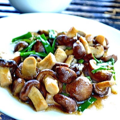 Stir fried shiitake mushroom with oyster sauce