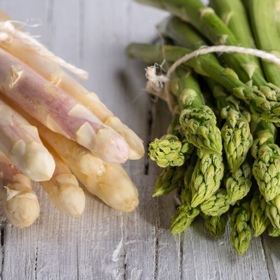 bunch of green and white asparagus