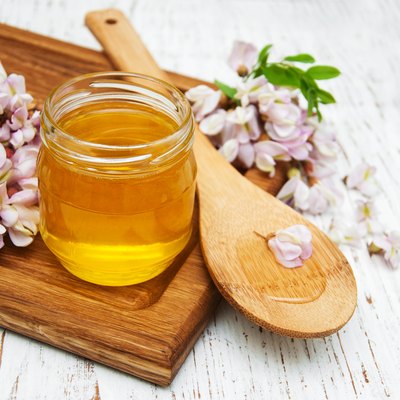 honey with acacia blossoms