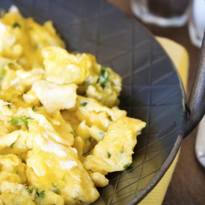 Scrambled eggs calories are low