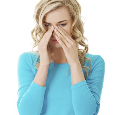 Woman with sinus pressure pain