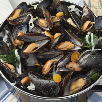 Pan with fresh cooked mussels