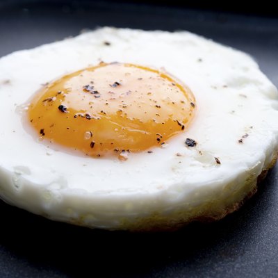 fried egg on non-stick frying pan