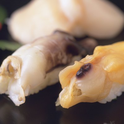 Torigai, Aoyagi, hand-shaped sushi