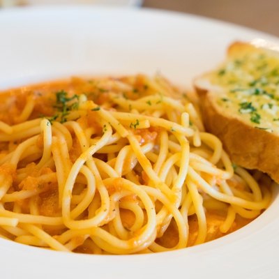 Spaghetti with Garlic Bread