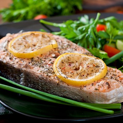Baked salmon steak with lemon and herbs