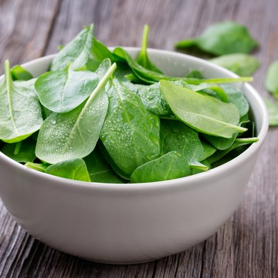 Fresh spinach in bowl