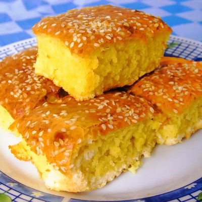 Corn bread with cheese and sesame