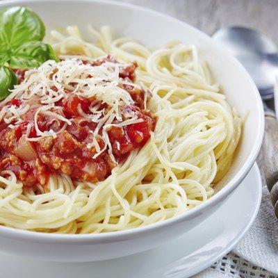 Spaghetti with minced meat and tomato sauce