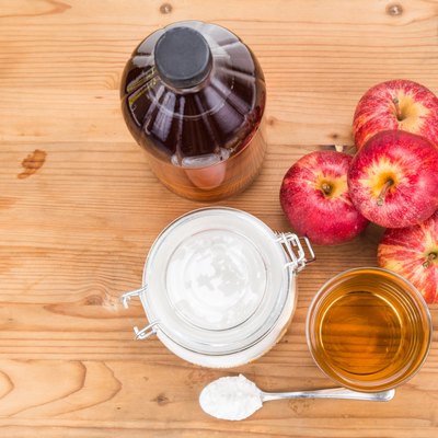 Apple cider vinegar and baking soda combination for acid reflux