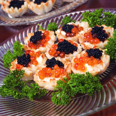 Photo, plate of caviar hors d'oeuvres, Color, High res