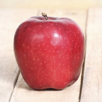 red apple