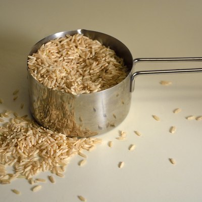 Brown rice in measuring cup