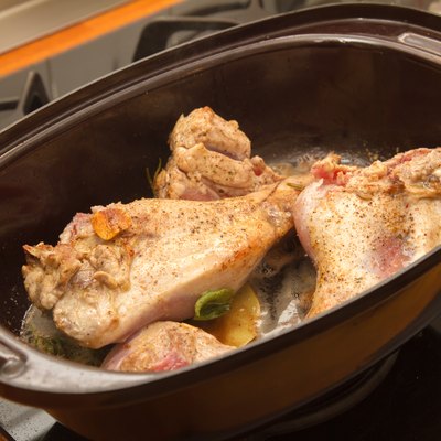 Kaninchenbraten im Schmortopf