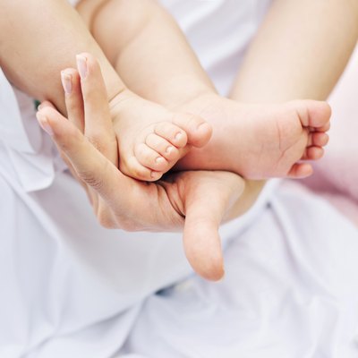 Image presenting little baby's feet