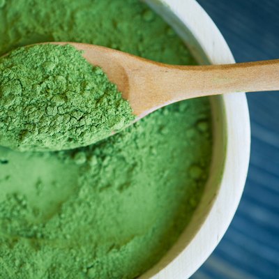 Super food Moringa green powder (Moringaceae)