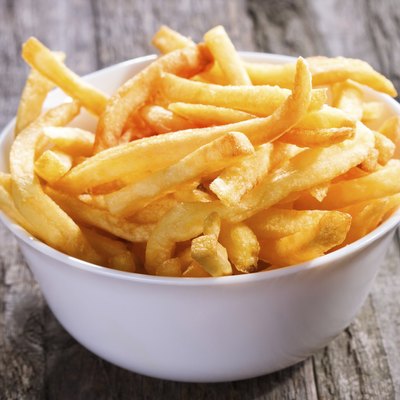 fries potatoes