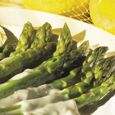 Photo, asparagus spears on a plate, Color