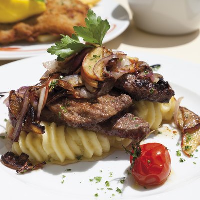 Liver on mashed potatoes with roasted apple and onions