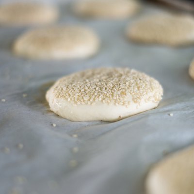 Uncooked Cookies with Seasame Seeds