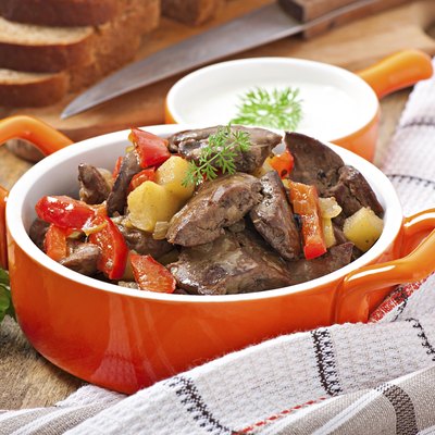 Roast chicken liver with vegetables