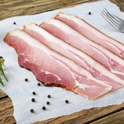 raw bacon slices