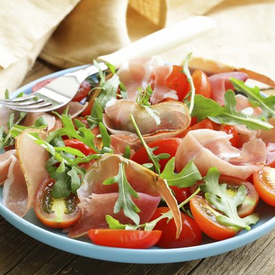 salad with parma ham (jamon), tomatoes and arugula