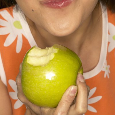 woman eating apple