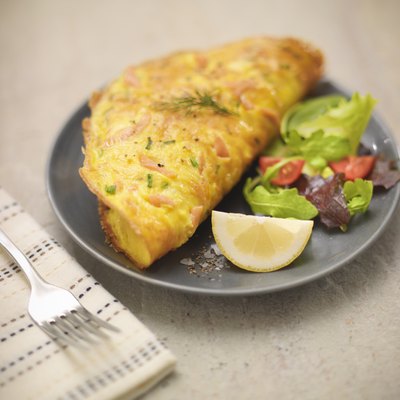 Omelet with Scottish smoked salmon, salad and lemon slice