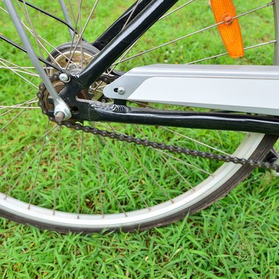 Rear wheel and gear of bicycle in the park