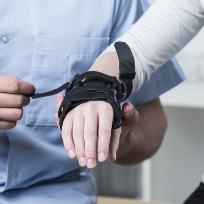 Doctor applying stabilizer