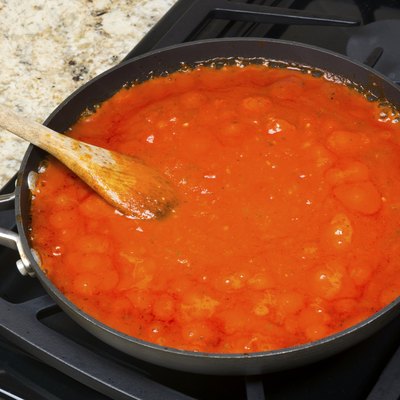 Cooking marinara meat sauce