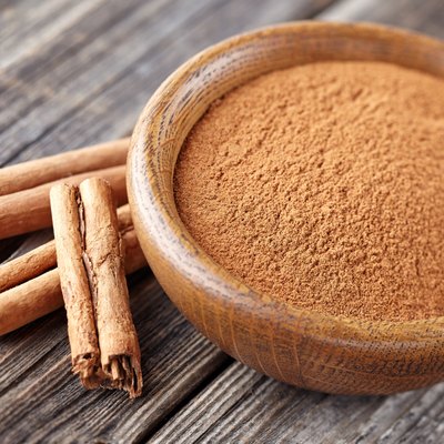 Cinnamon sticks with powder