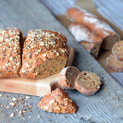 Whole grain bread with sunflower seeds, flax and grain